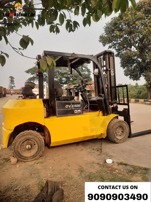 VOLTAS 5TON FORKLIFT